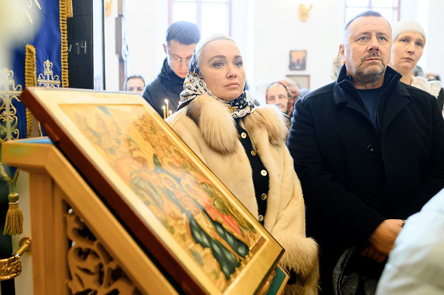 Епископ Фома совершил Божественную литургию в Казанском храме г. Долгопрудного