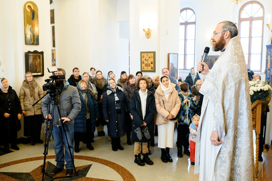 Епископ Фома совершил Божественную литургию в Казанском храме г. Долгопрудного
