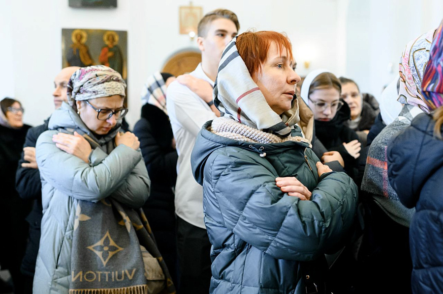 Епископ Фома совершил Божественную литургию в Казанском храме г. Долгопрудного