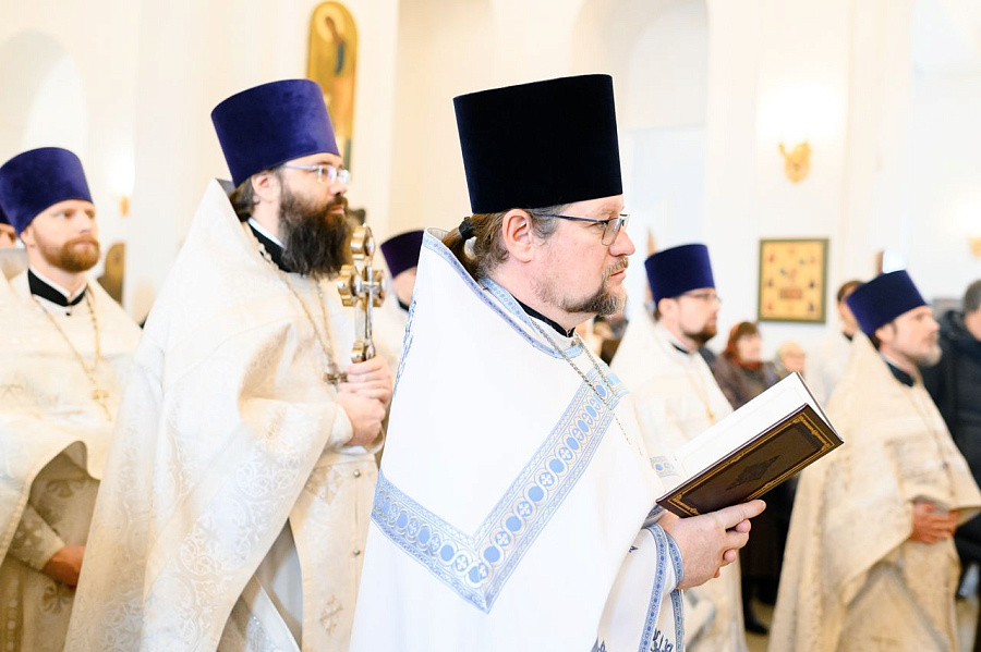 Епископ Фома совершил Божественную литургию в Казанском храме г. Долгопрудного