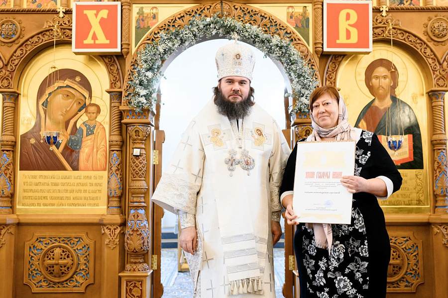 Епископ Фома совершил Божественную литургию в Казанском храме г. Долгопрудного