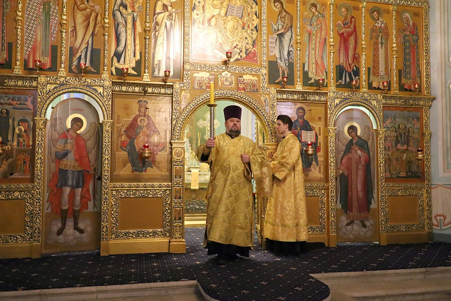 Всенощное бдение в Тихвинском храме Успенского кафедрального собора города Коломны
