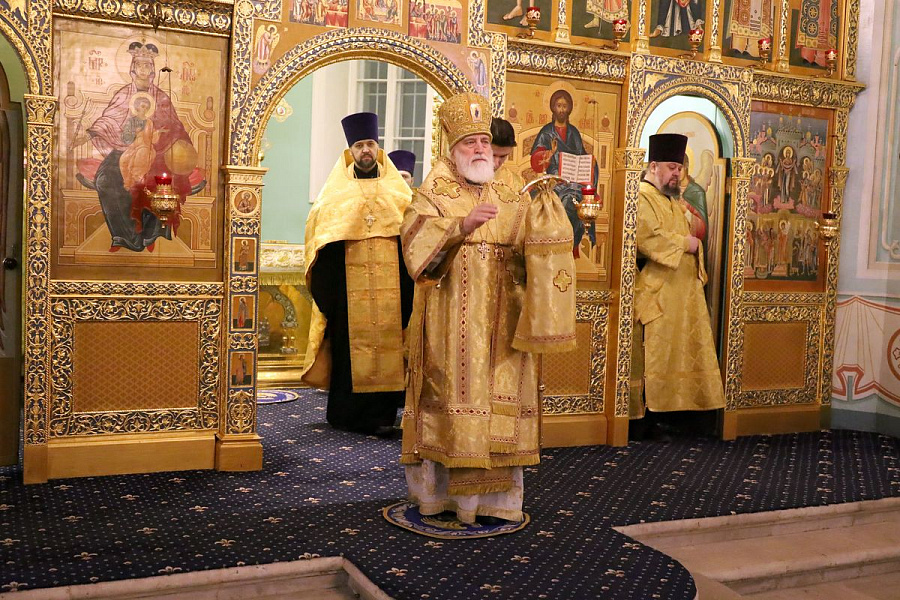 Всенощное бдение в Тихвинском храме Успенского кафедрального собора города Коломны