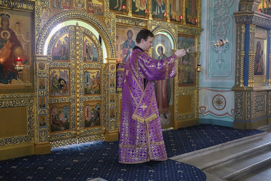 Архиерейское богослужение в Тихвинском храме города Коломны