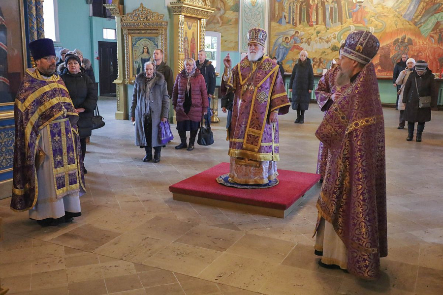 Архиерейское богослужение в Тихвинском храме города Коломны