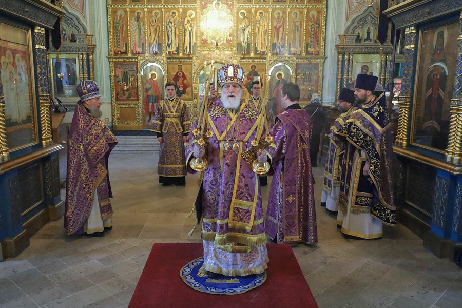 Архиерейское богослужение в Тихвинском храме города Коломны
