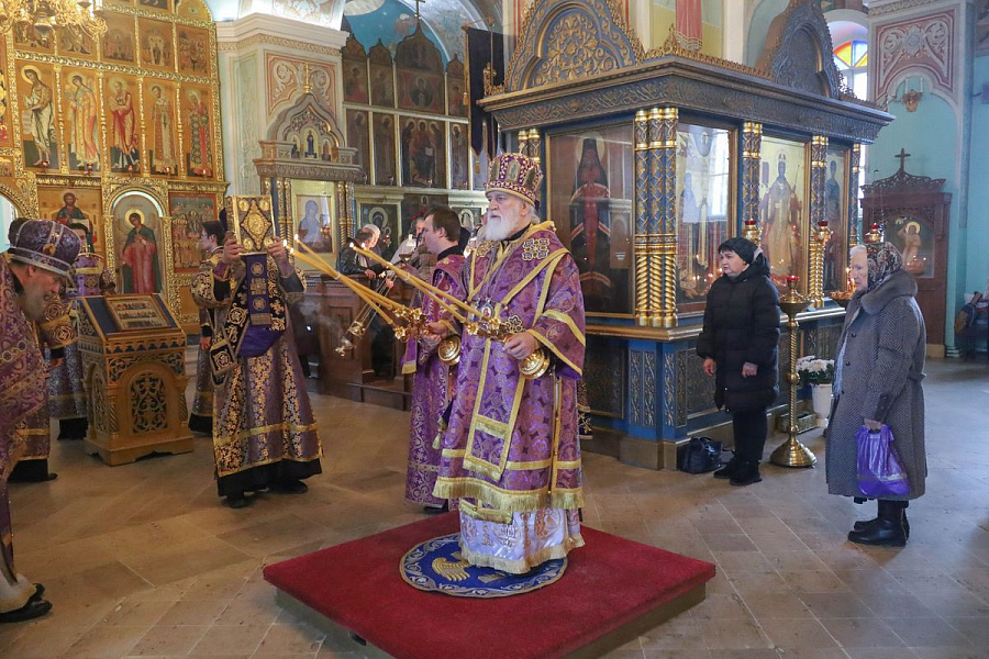 Архиерейское богослужение в Тихвинском храме города Коломны