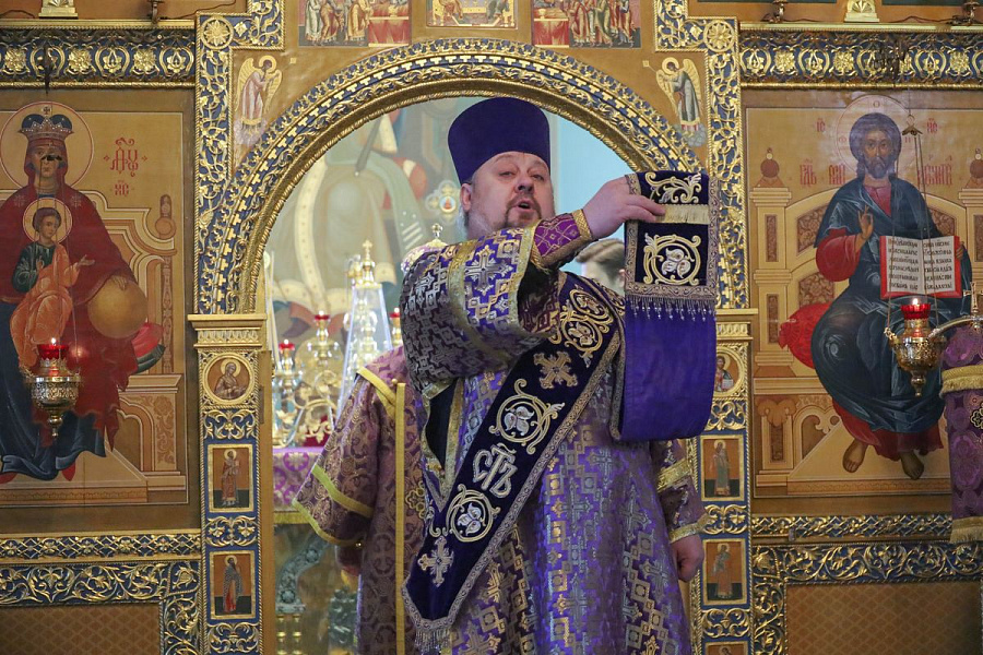 Архиерейское богослужение в Тихвинском храме города Коломны