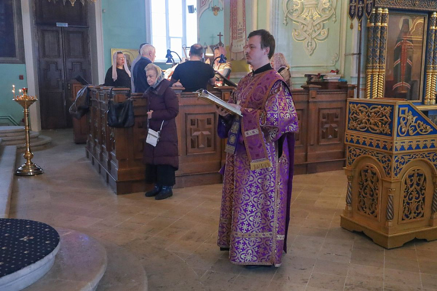 Архиерейское богослужение в Тихвинском храме города Коломны