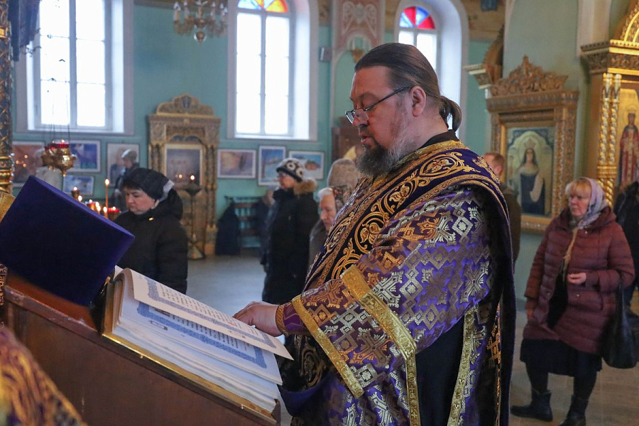 Архиерейское богослужение в Тихвинском храме города Коломны
