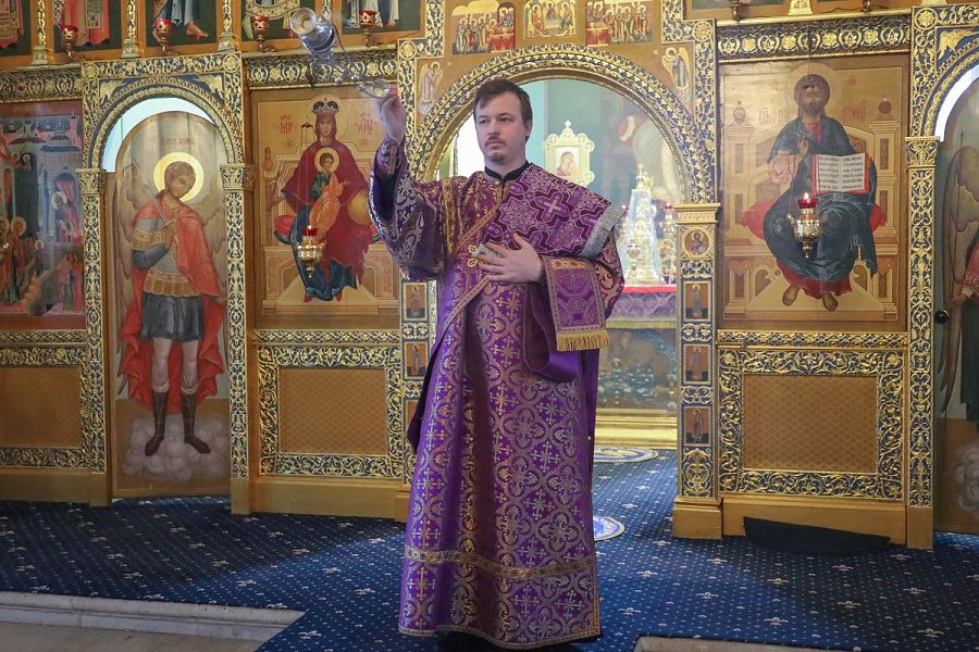 Архиерейское богослужение в Тихвинском храме города Коломны