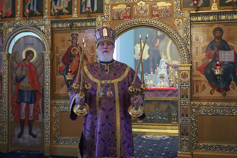 Архиерейское богослужение в Тихвинском храме города Коломны