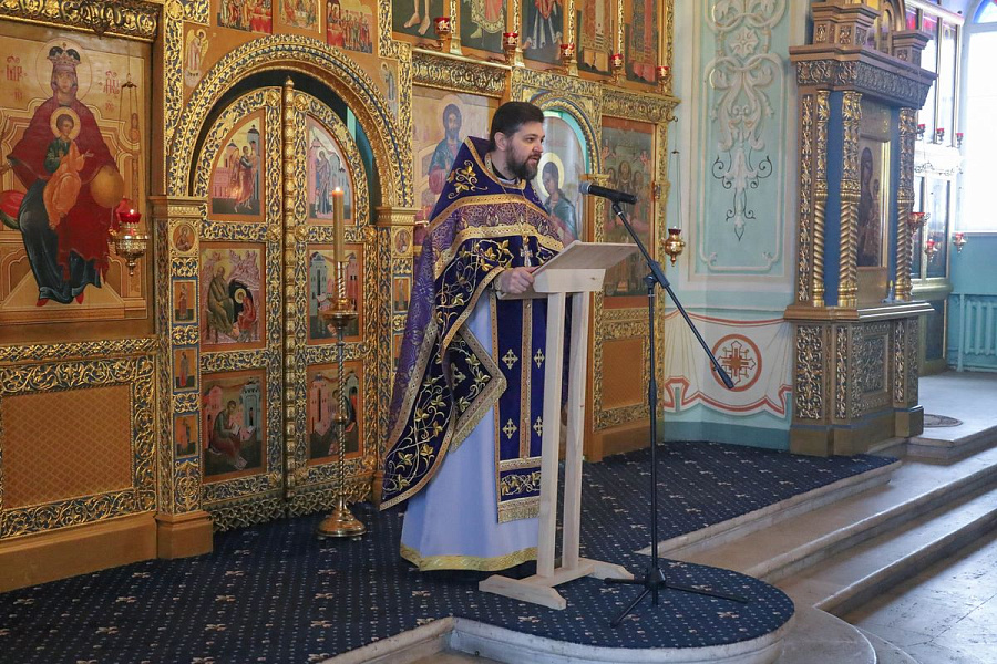 Архиерейское богослужение в Тихвинском храме города Коломны