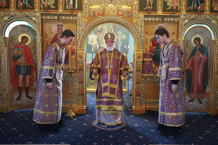 Архиерейское богослужение в Тихвинском храме города Коломны