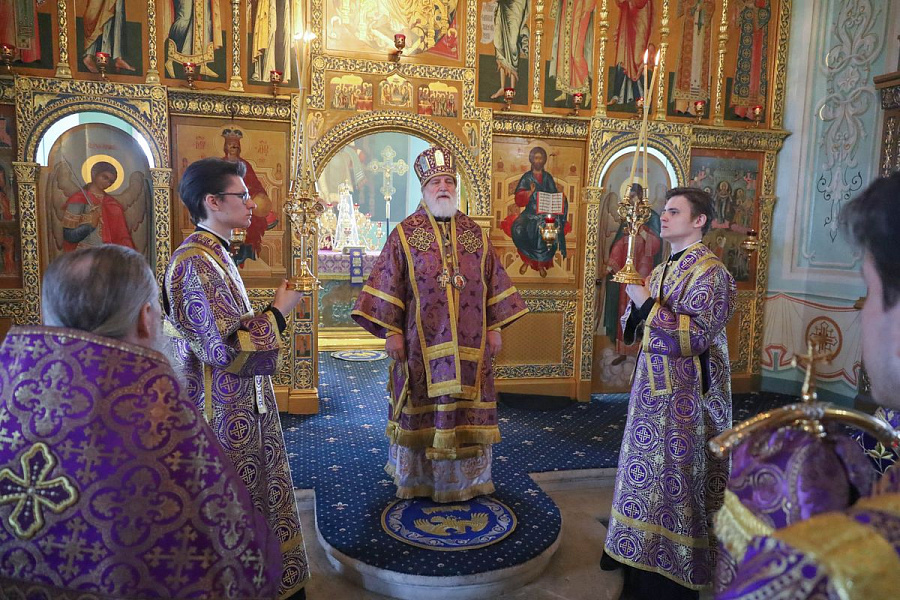 Архиерейское богослужение в Тихвинском храме города Коломны
