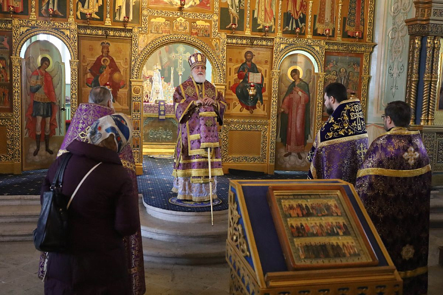 Архиерейское богослужение в Тихвинском храме города Коломны