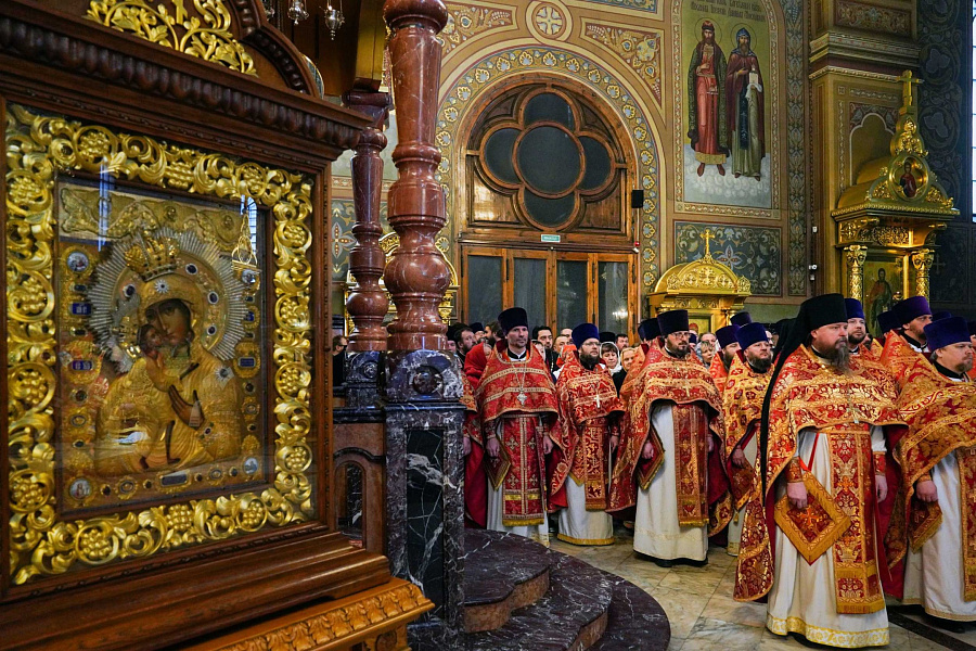 Митрополит Павел, архиереи и сонм духовенства Московской митрополии сослужили Святейшему Патриарху Кириллу за Божественной литургией в Николо-Угрешском монастыре