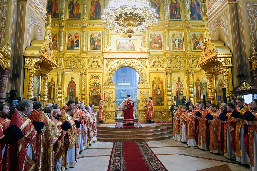 Митрополит Павел, архиереи и сонм духовенства Московской митрополии сослужили Святейшему Патриарху Кириллу за Божественной литургией в Николо-Угрешском монастыре