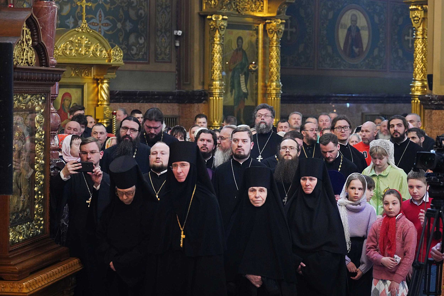 Митрополит Павел, архиереи и сонм духовенства Московской митрополии сослужили Святейшему Патриарху Кириллу за Божественной литургией в Николо-Угрешском монастыре