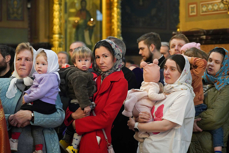 Митрополит Павел, архиереи и сонм духовенства Московской митрополии сослужили Святейшему Патриарху Кириллу за Божественной литургией в Николо-Угрешском монастыре