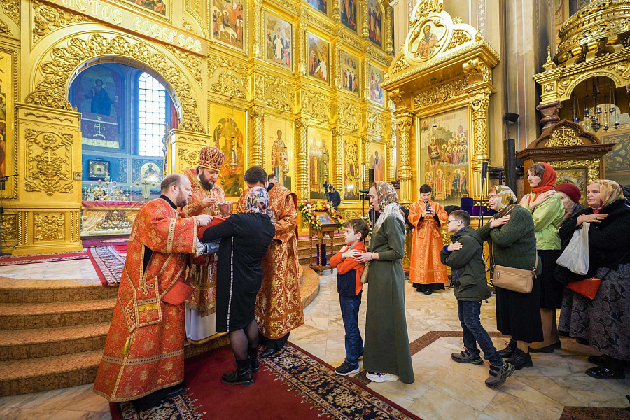 Митрополит Павел, архиереи и сонм духовенства Московской митрополии сослужили Святейшему Патриарху Кириллу за Божественной литургией в Николо-Угрешском монастыре