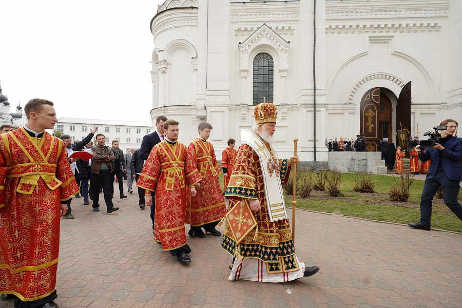 Митрополит Павел, архиереи и сонм духовенства Московской митрополии сослужили Святейшему Патриарху Кириллу за Божественной литургией в Николо-Угрешском монастыре