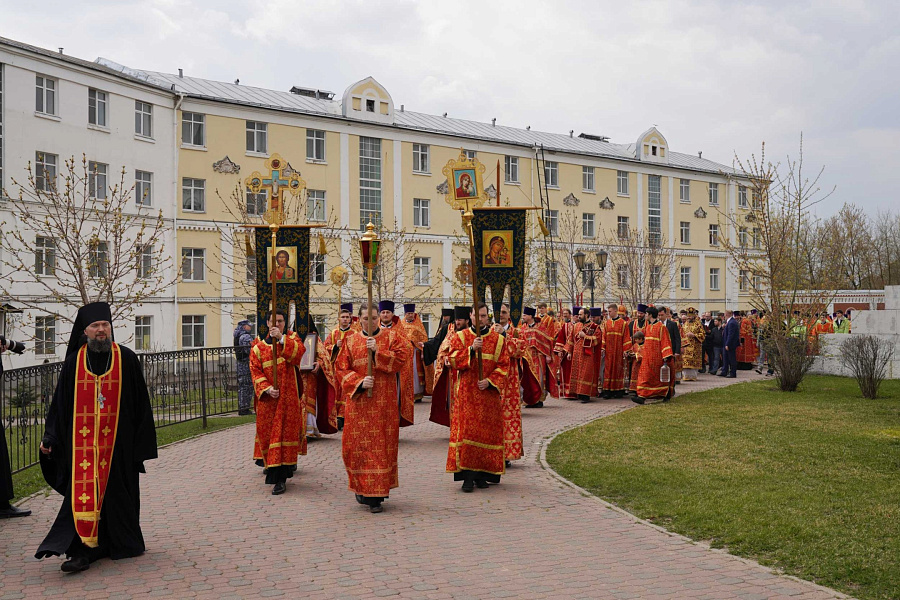 Митрополит Павел, архиереи и сонм духовенства Московской митрополии сослужили Святейшему Патриарху Кириллу за Божественной литургией в Николо-Угрешском монастыре
