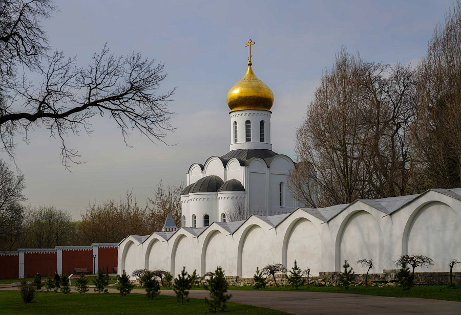 Митрополит Павел, архиереи и сонм духовенства Московской митрополии сослужили Святейшему Патриарху Кириллу за Божественной литургией в Николо-Угрешском монастыре