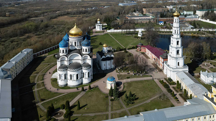 Митрополит Павел, архиереи и сонм духовенства Московской митрополии сослужили Святейшему Патриарху Кириллу за Божественной литургией в Николо-Угрешском монастыре