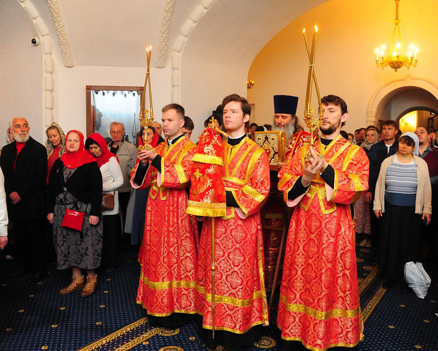 Престольный праздник в Патриаршем подворье храма святого апостола и евангелиста Иоанна Богослова под Вязом г. Москвы