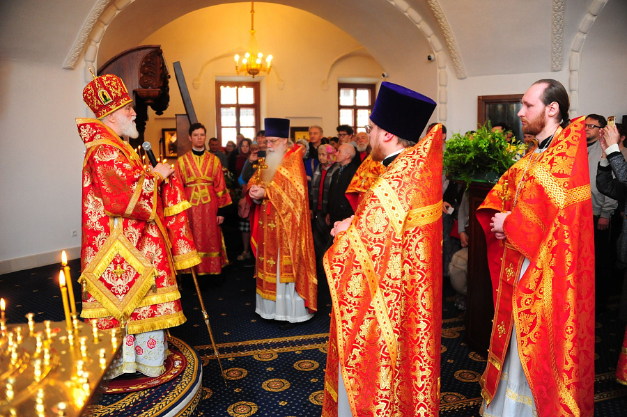 Престольный праздник в Патриаршем подворье храма святого апостола и евангелиста Иоанна Богослова под Вязом г. Москвы