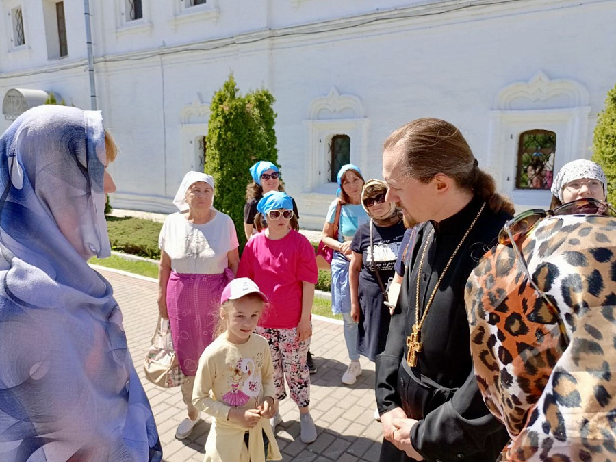 Экскурсия по Коломенскому Кремлю для беженцев