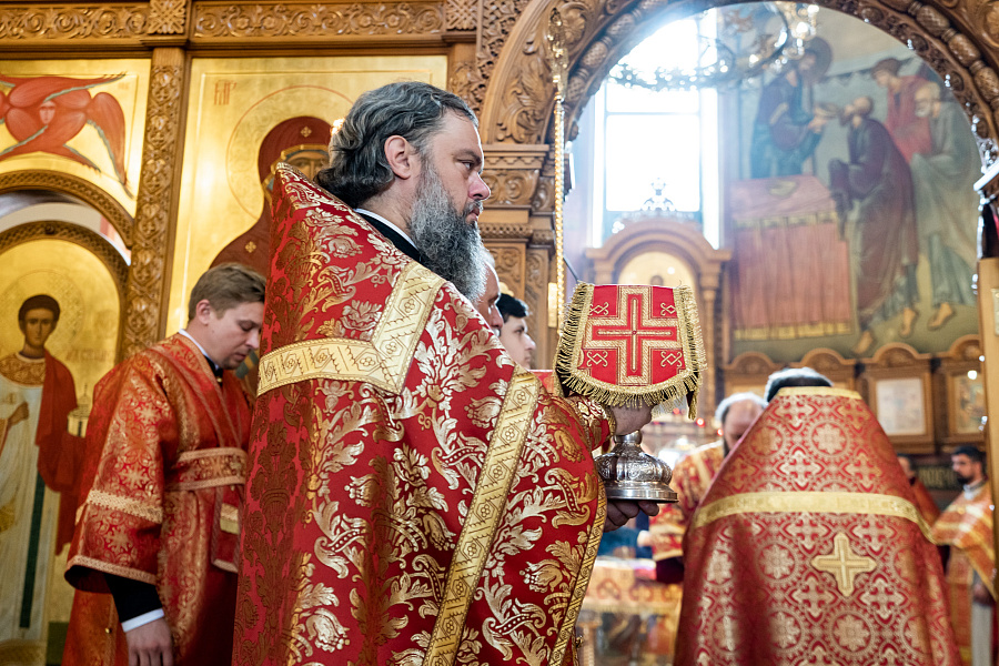 Архиерейское богослужение в Преображенском соборе города Люберцы