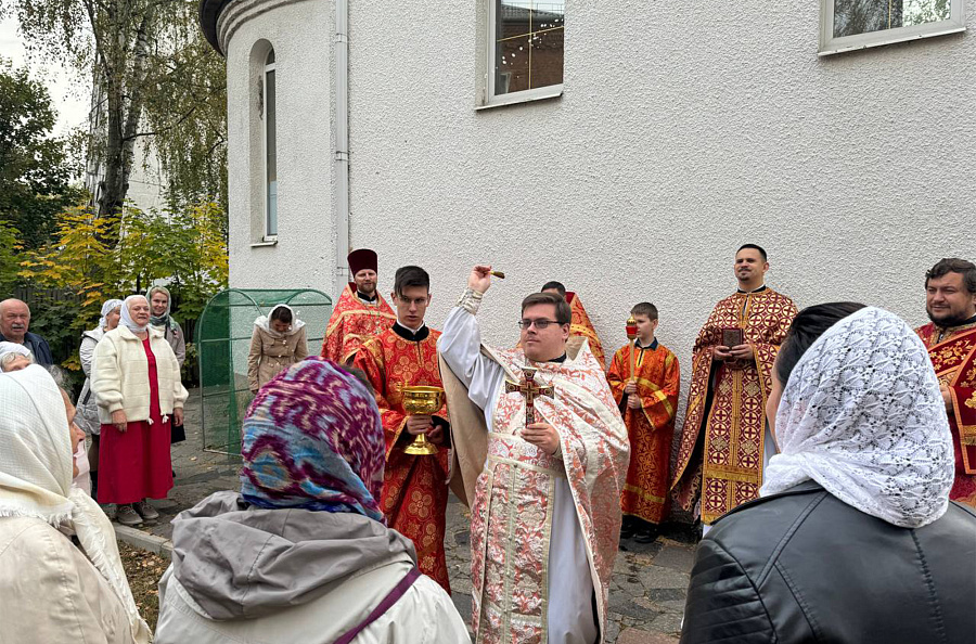 Благочинный церквей Королёвского округа в день памяти святых мучениц Веры, Надежды, Любови и матери их Софии возглавил Божественную литургию в одноимённом храме г. Пушкино 