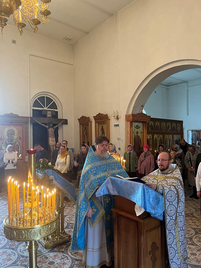 В селе Новоникольское состоялись торжества по случаю праздника в честь Иверской иконы Божией Матери