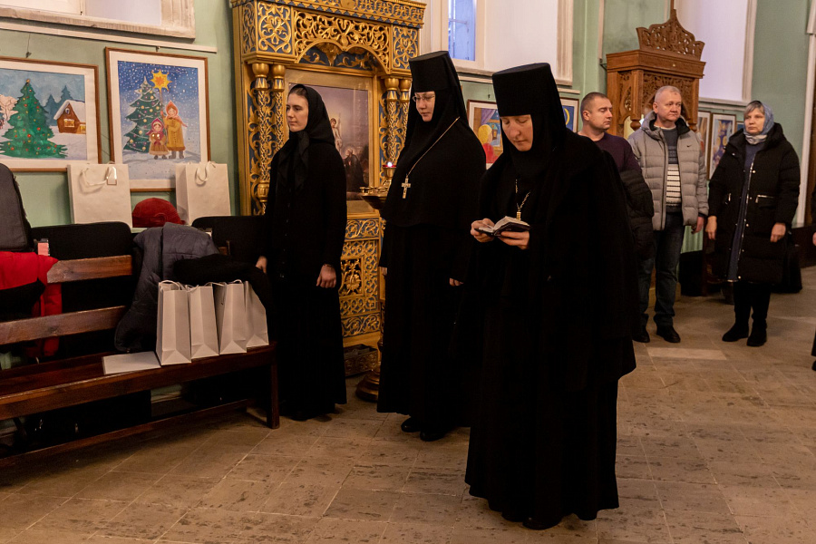 Божественная литургия во второй день праздника Рождества Христова в Коломне