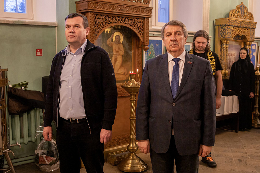 Божественная литургия во второй день праздника Рождества Христова в Коломне