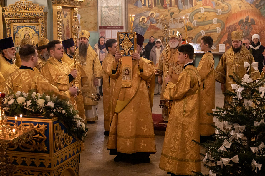 Божественная литургия во второй день праздника Рождества Христова в Коломне