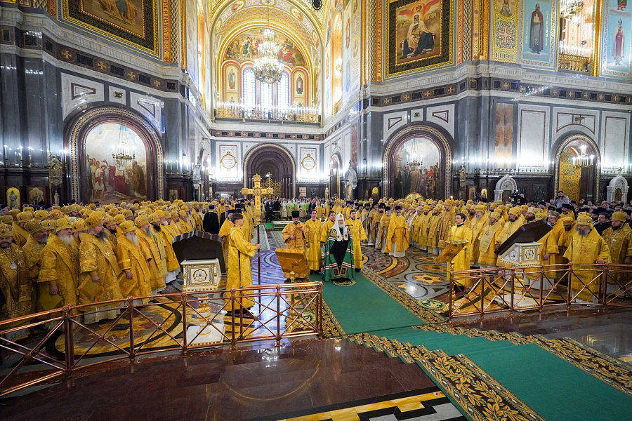 В шестнадцатую годовщину интронизации Святейшего Патриарха Кирилла в Храме Христа Спасителя совершена Божественная литургия