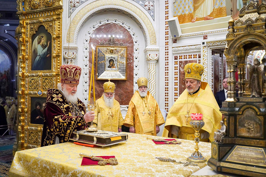 В шестнадцатую годовщину интронизации Святейшего Патриарха Кирилла в Храме Христа Спасителя совершена Божественная литургия