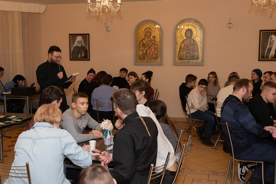 Интеллектуальная игра «Что? Где? Когда?» среди команд 1-го Коломенского благочиния