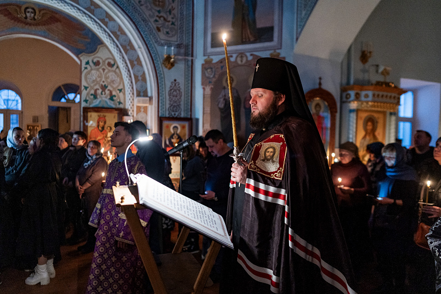 Великое повечерие с чтением Великого покаянного канона в храме Владимирской иконы Божией Матери в посёлке Красково г.о. Люберцы