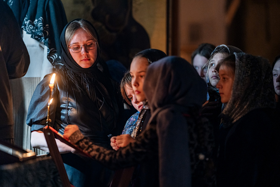Великое повечерие с чтением Великого покаянного канона в храме Владимирской иконы Божией Матери в посёлке Красково г.о. Люберцы