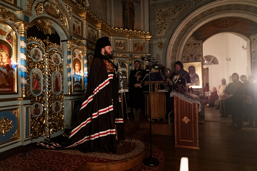 Великое повечерие с чтением Великого покаянного канона в храме Владимирской иконы Божией Матери в посёлке Красково г.о. Люберцы