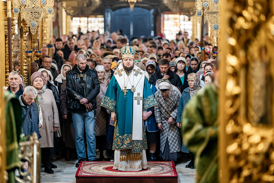Архиерейское богослужение в Неделю ваий в Троицком кафедральном соборе