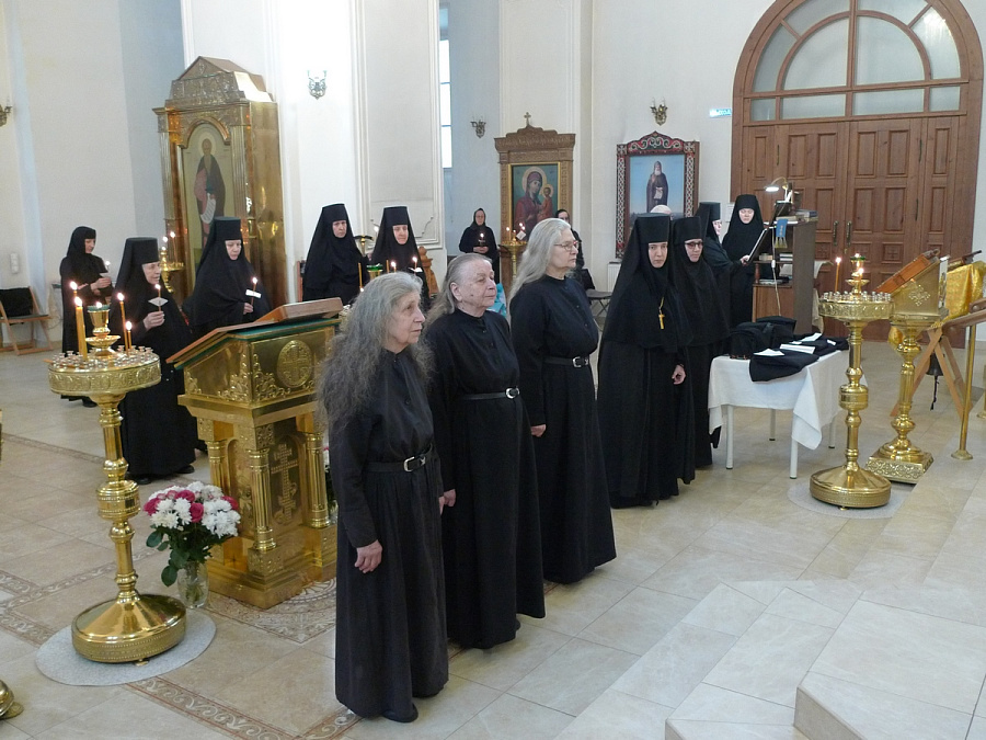 Престольный праздник и иноческий постриг в Александро-Невском монастыре