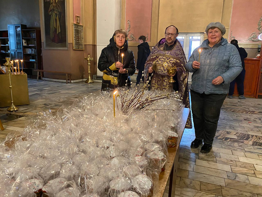 Освящение Пасхальных куличей для участников СВО в Серебряных Прудах