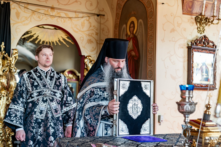 Архиерейское богослужение в Великий Понедельник в Вознесенской Давидовой пустыни