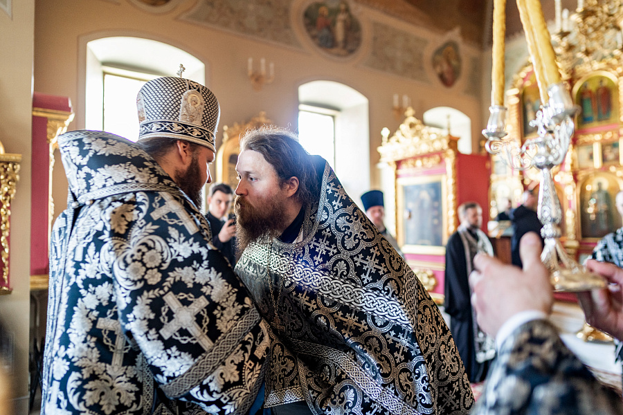 Архиерейское богослужение в Великий Понедельник в Вознесенской Давидовой пустыни