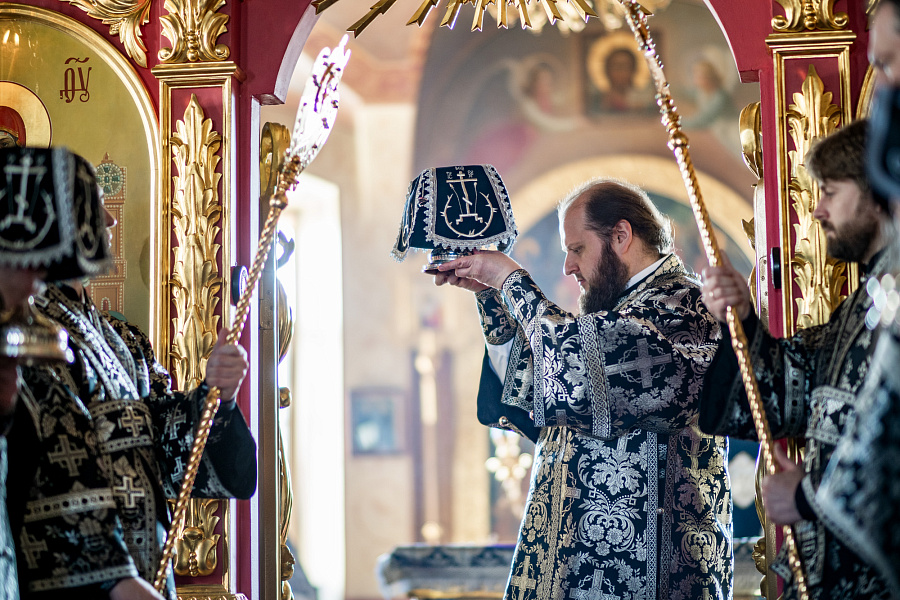 Архиерейское богослужение в Великий Понедельник в Вознесенской Давидовой пустыни